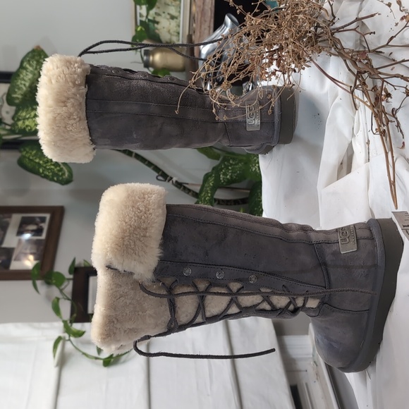 UGG ladies grey over the Calf boots - Picture 2 of 10